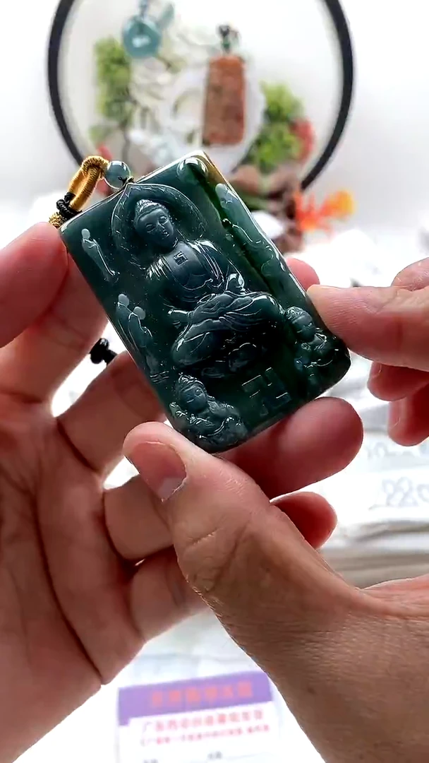 颈饰未镶嵌翡翠大日如来