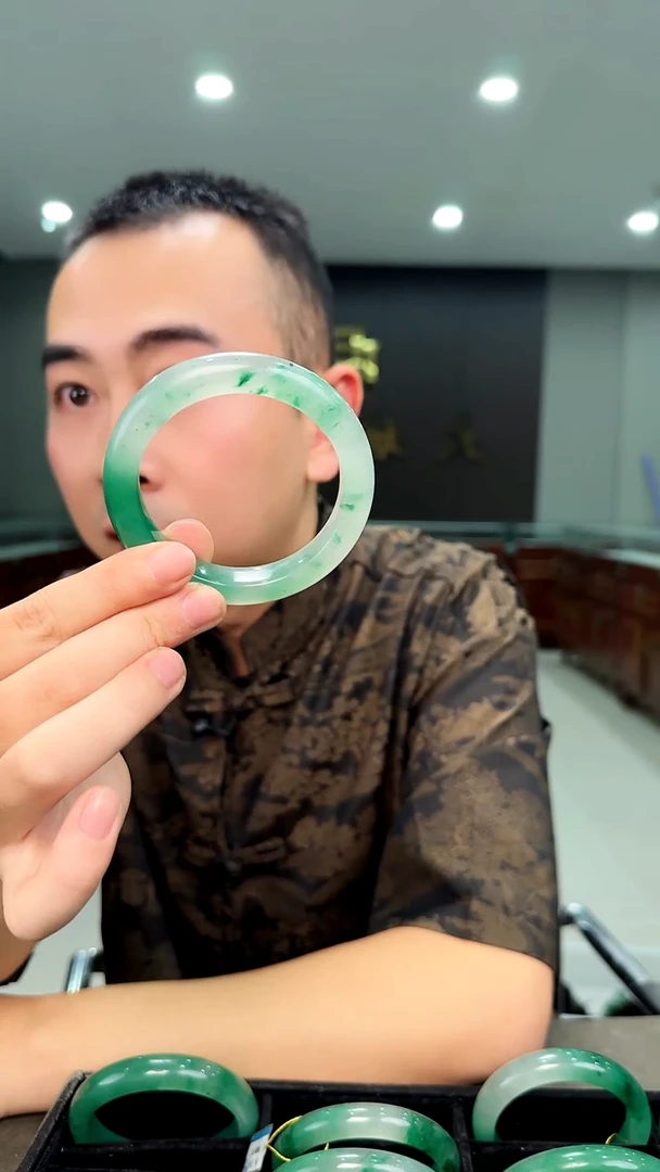 未镶嵌手镯石英质玉58.2