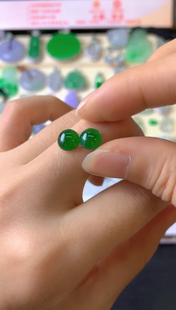 未镶嵌定制翡翠C****y裸玉（客户意向镶嵌）