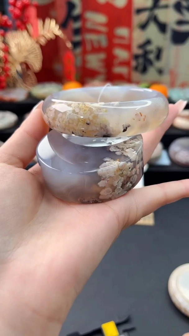 【闪购商品】石英质玉手镯未镶嵌赠送镯心（61圈口）无证书