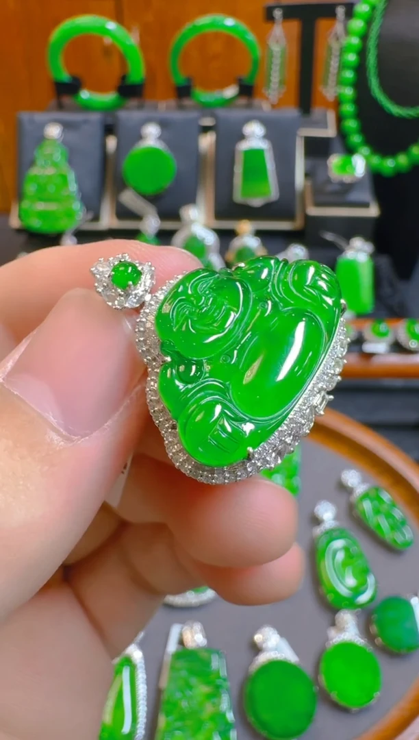 吊坠(赠链)18K金镶嵌翡翠天然A货翡翠