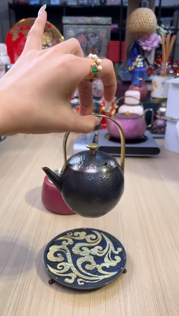 60铜器-黑色提梁壶