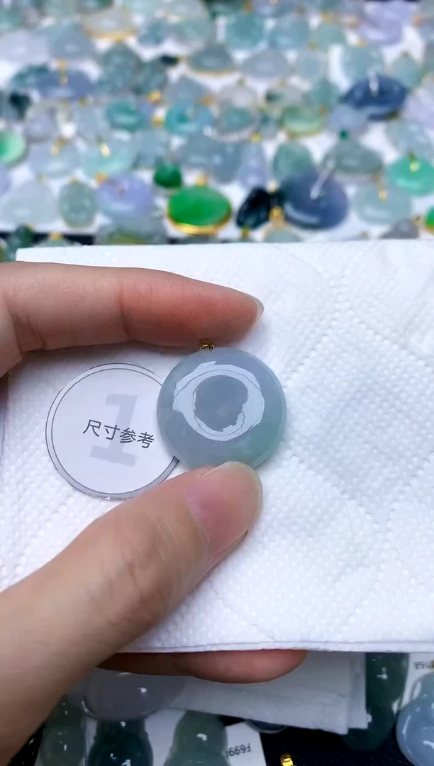 颈饰18K金镶嵌翡翠天然A货翡翠