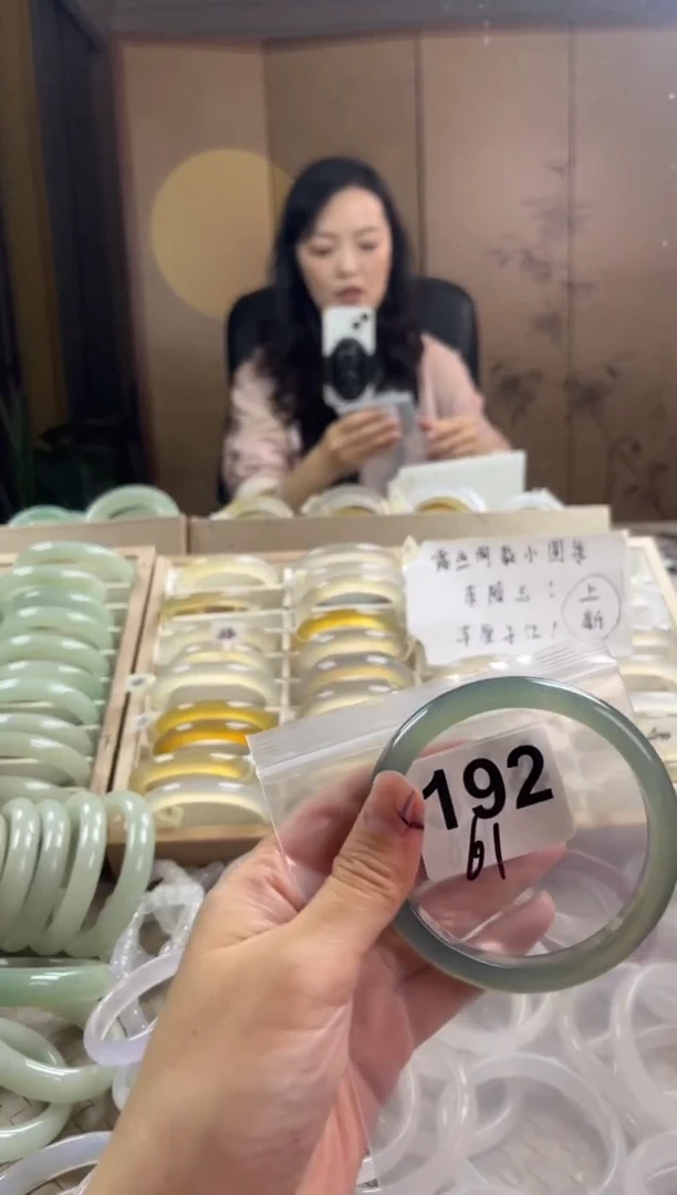 手镯玛瑙/玉髓未镶嵌192
