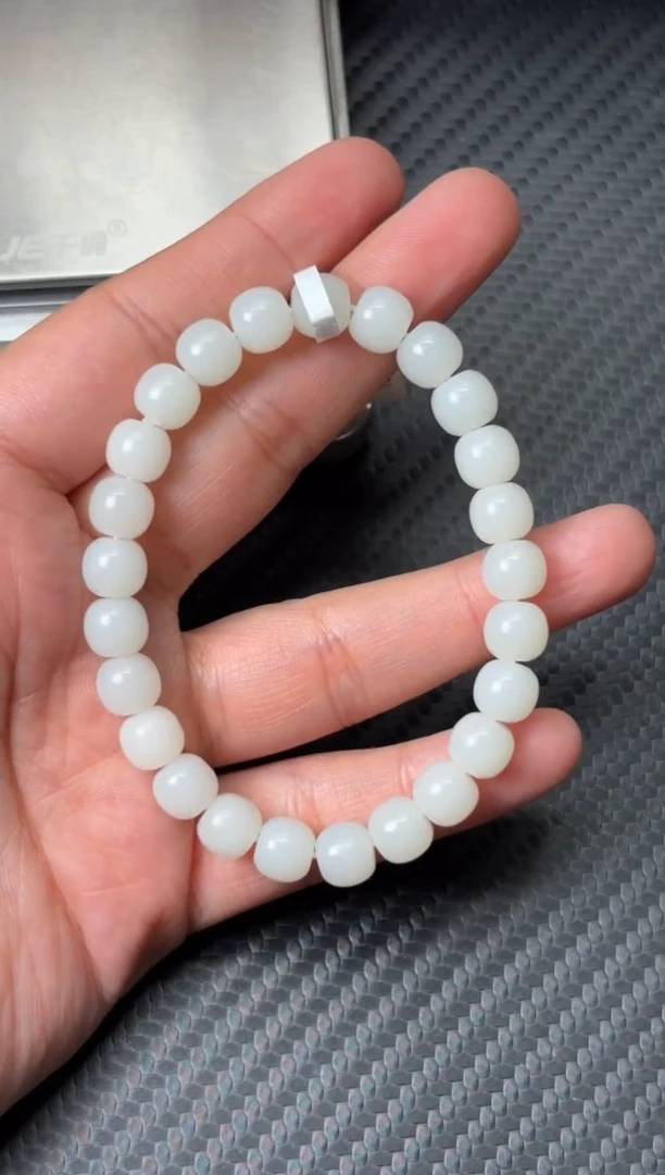 未镶嵌手串和田玉且末米达微色差卡7*8