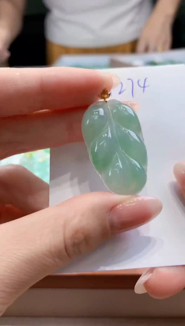 翡翠18K金镶嵌颈饰天然缅甸a货翡翠