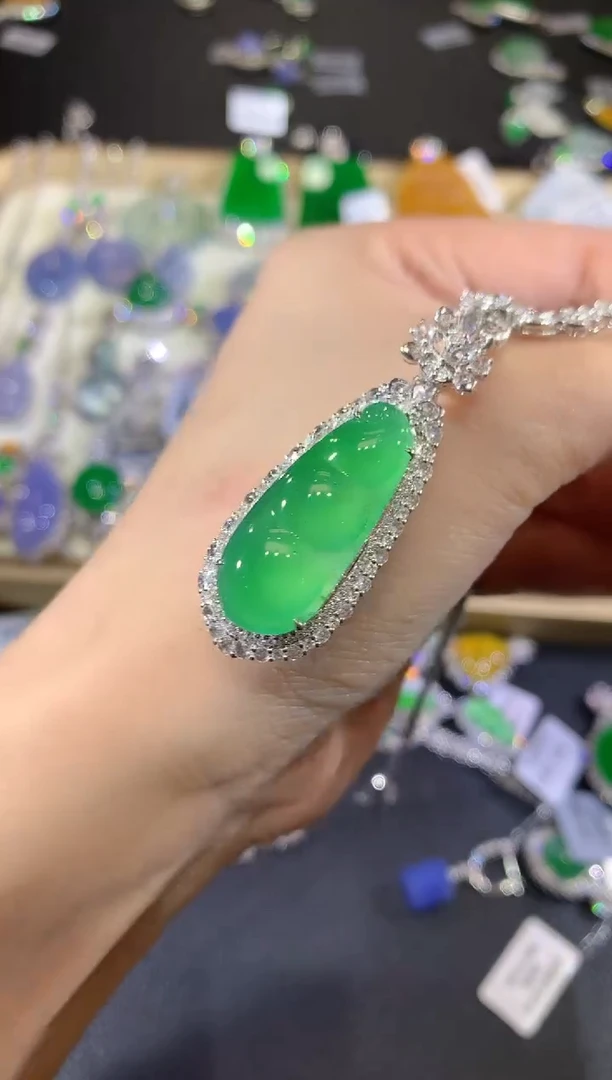 翡翠18K金镶嵌吊坠(不含链)170-豆子（不含链与扣头