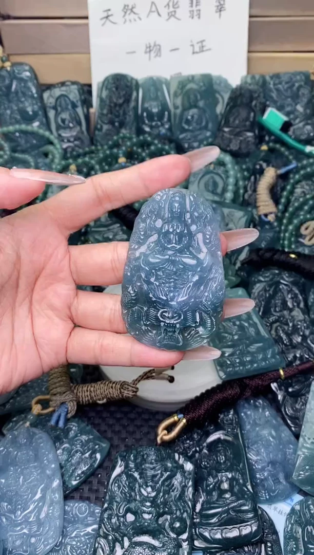 翡翠未镶嵌颈饰