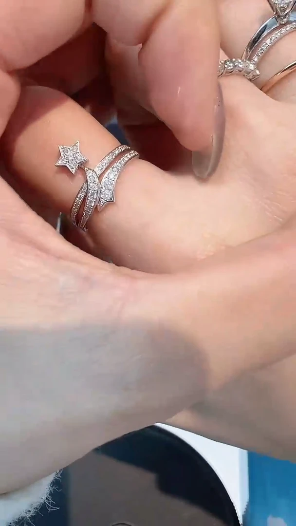 【闪购商品】钻石戒指/指环18K金镶嵌戒指