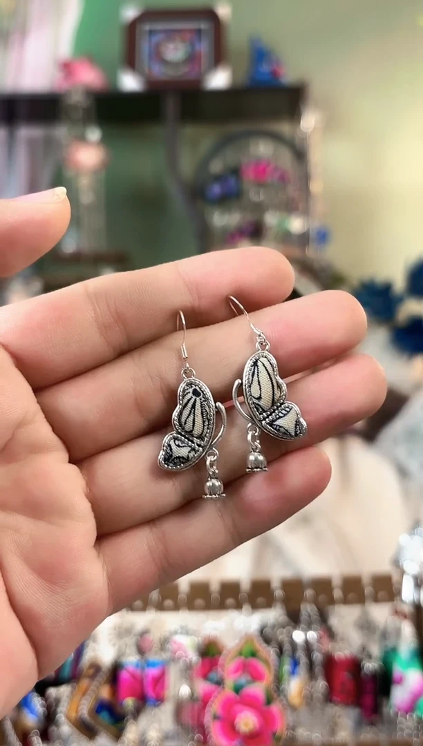 ?***?彩云南阁非遗老绣苗银饰品758