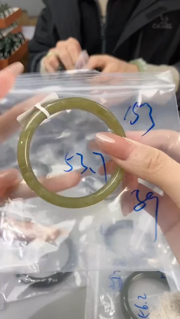 【闪购商品】和田玉手镯未镶嵌和田玉153