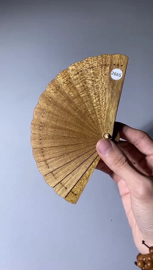 【闪购商品】金丝楠木雕266号10cm金丝楠木小叶桢楠掌中扇