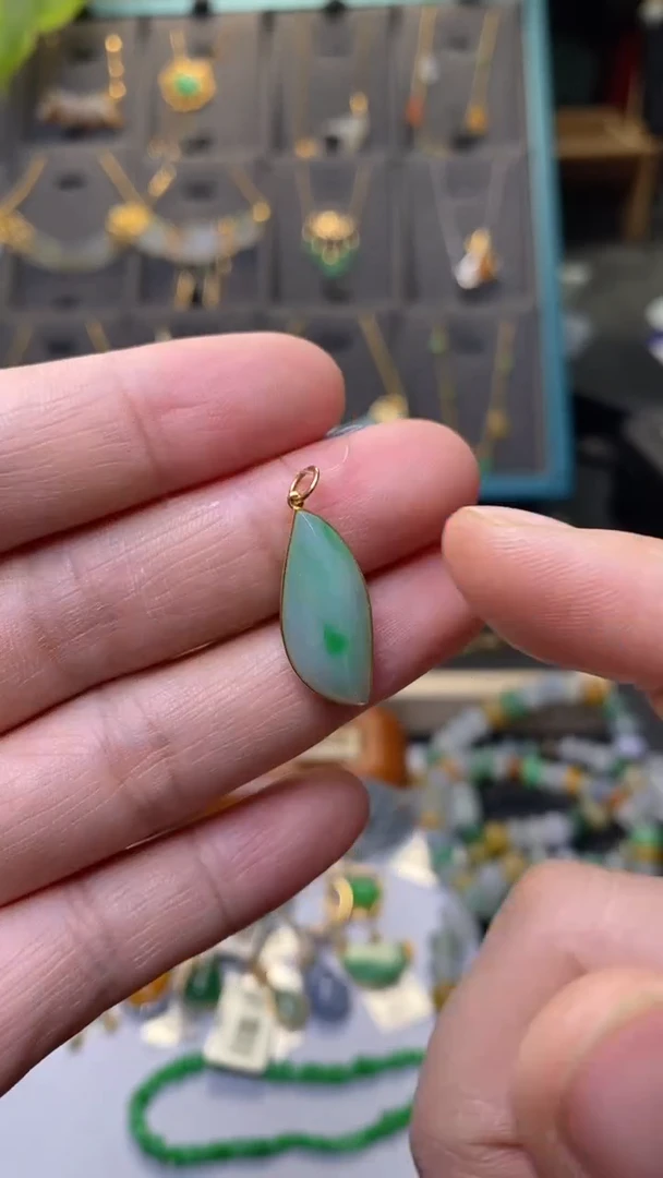 颈饰18K金镶嵌翡翠39976