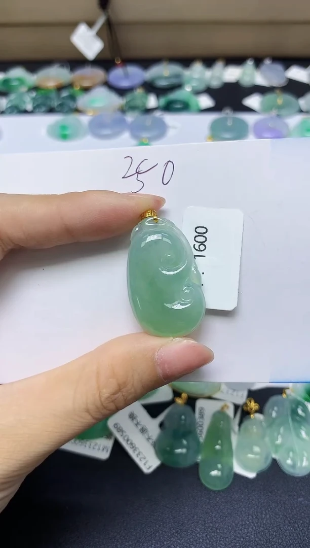 翡翠18K金镶嵌颈饰 天然缅甸翡翠A货