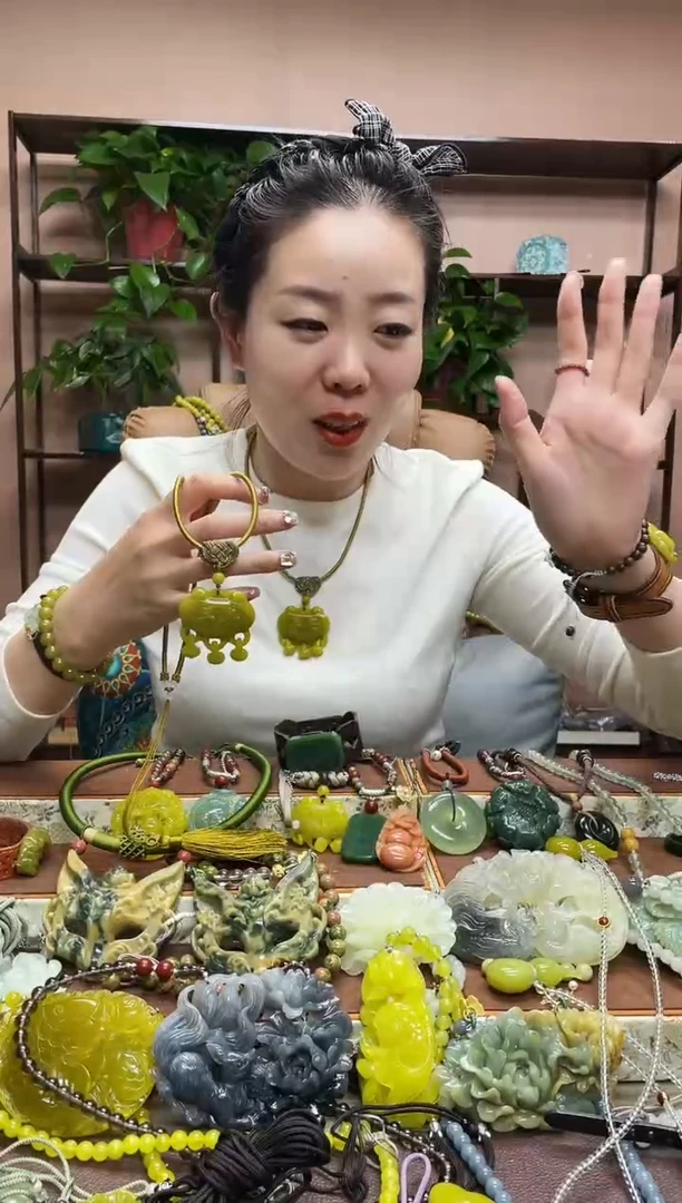 未镶嵌岫玉吊坠多样性发货发其中之一
