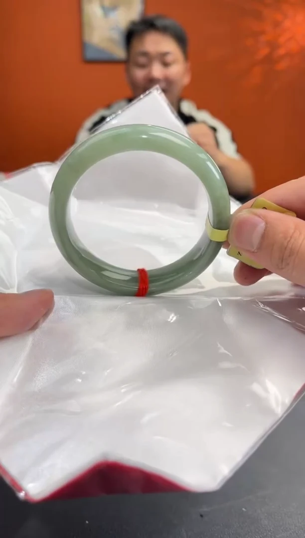 未镶嵌手镯翡翠嘉***常翡翠手镯