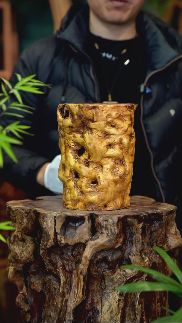 木雷击枣木盘龙笔筒