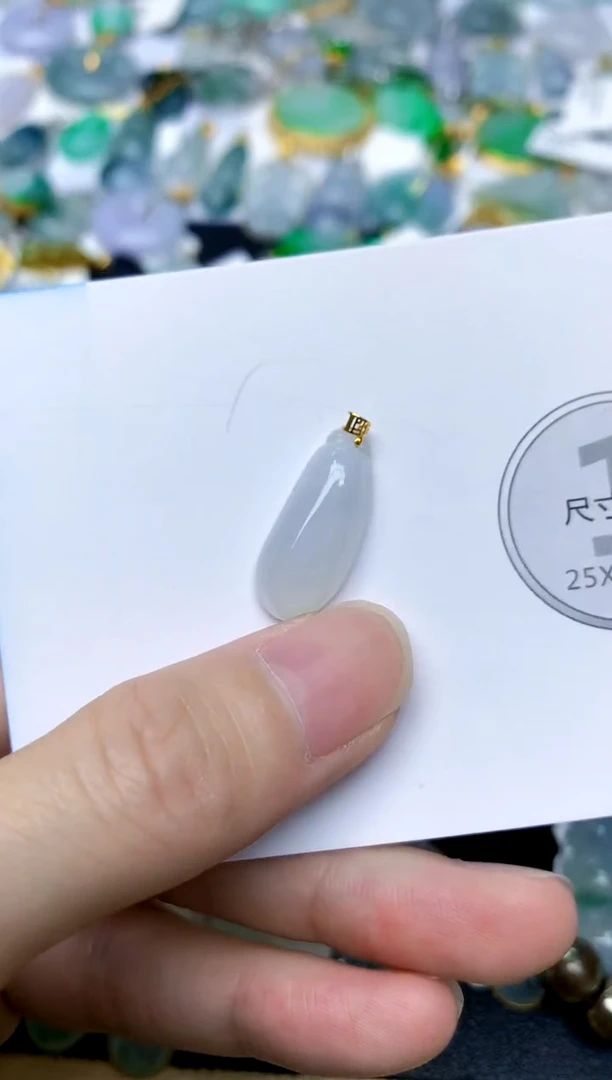 颈饰18K金镶嵌翡翠天然A货翡翠