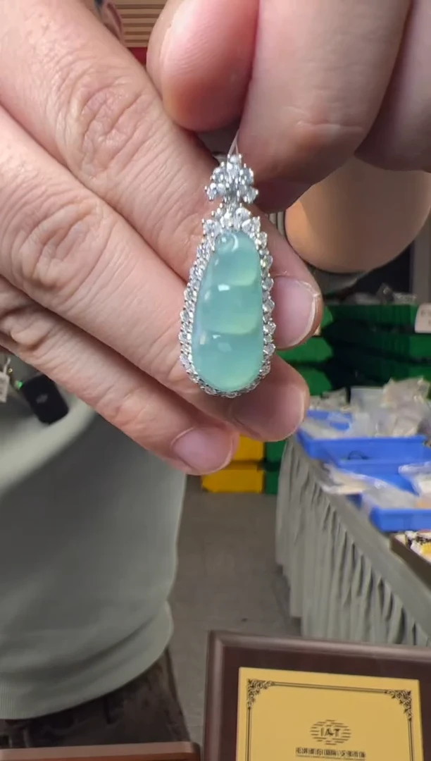 【闪购商品】翡翠吊坠(不含链)银S925镶嵌翡翠福豆