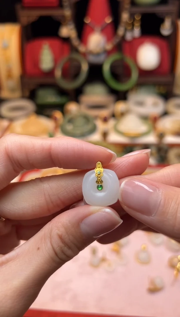 【闪购商品】和田玉挂件18K金镶嵌福利