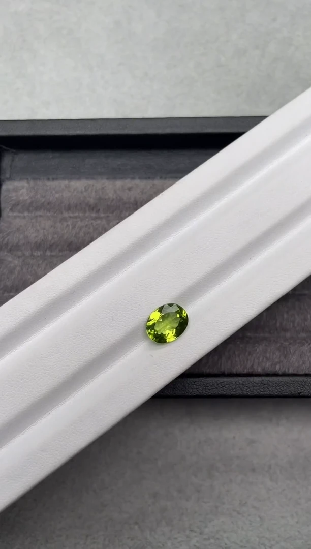 【闪购商品】橄榄石裸石未镶嵌3ct 8*10mm