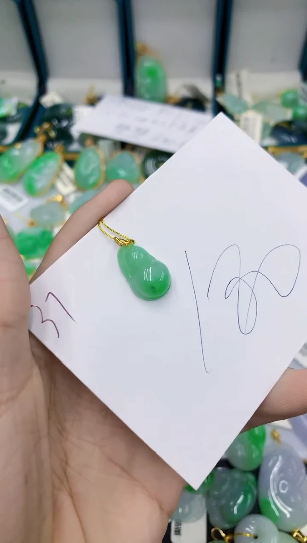 翡翠18K金镶嵌颈饰1111111