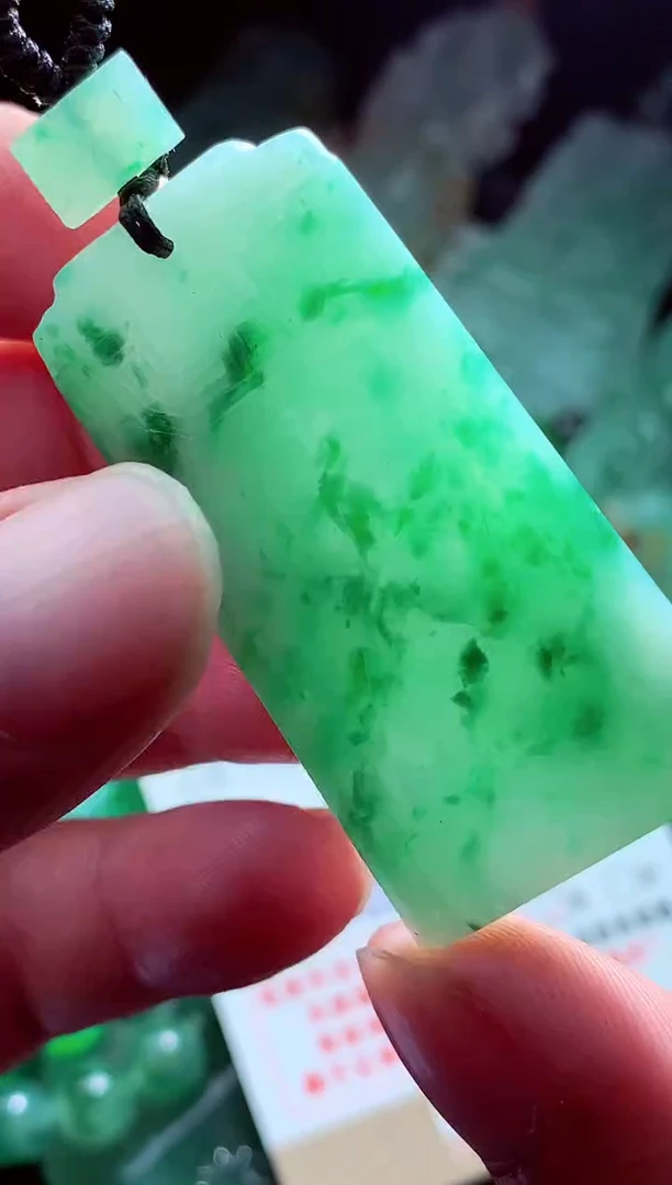 未镶嵌定制翡翠怡*?翡翠毛货定制