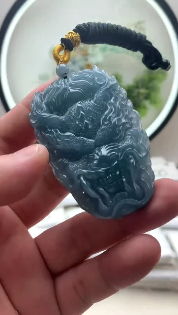 颈饰未镶嵌翡翠龙牌