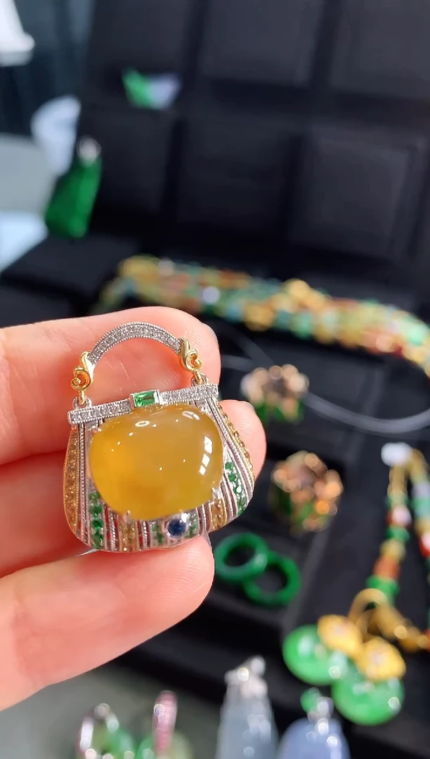 【闪购商品】翡翠吊坠(不含链)18K金镶嵌吊坠