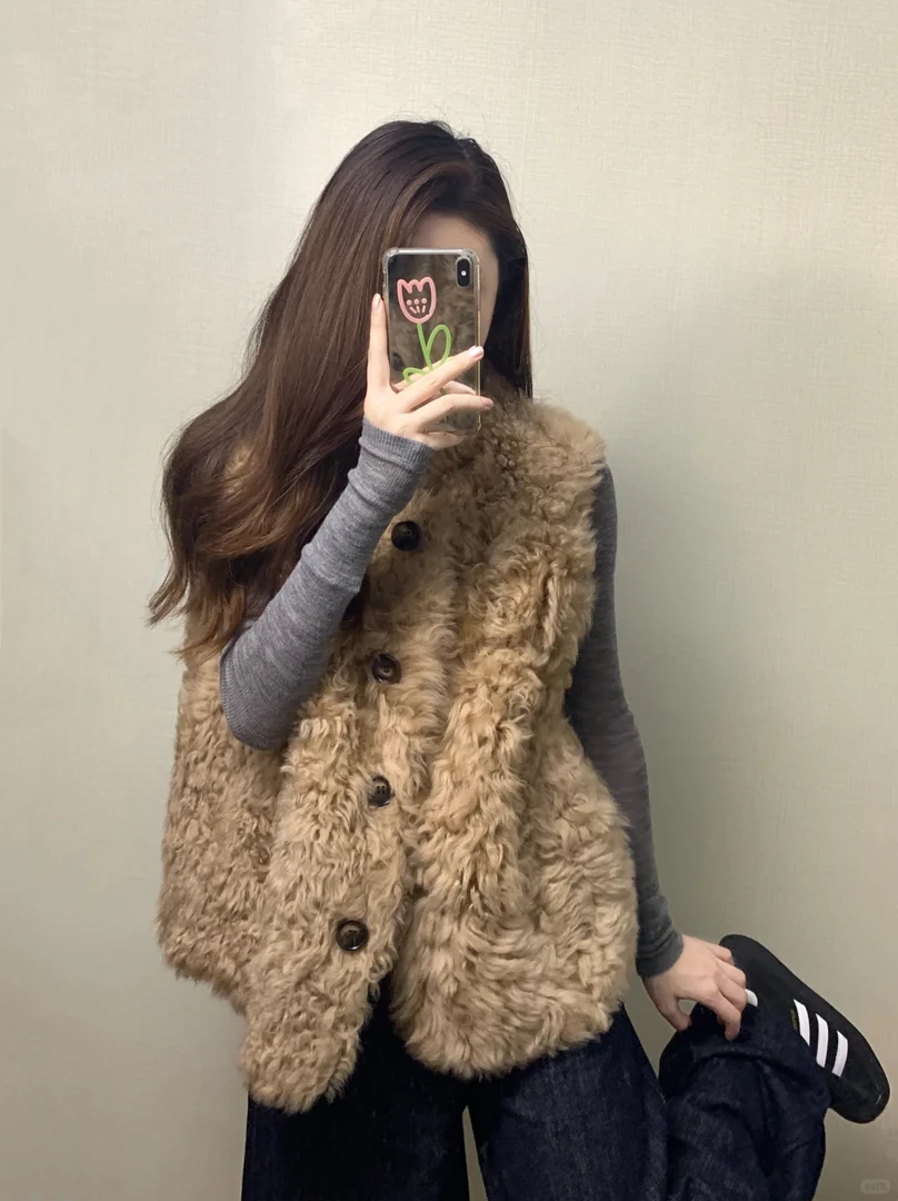 2025秋冬新款韩系穿搭高级感灰色打底毛毛马甲搭配牛仔裤三件套女