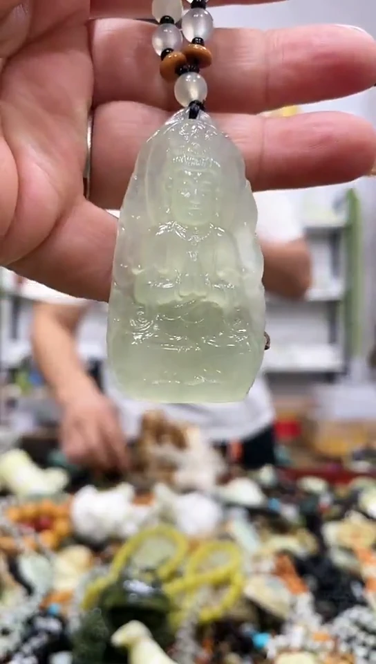 未镶嵌蛇纹石玉吊坠