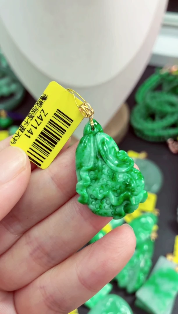 吊坠(不含链)18K金镶嵌翡翠挂件