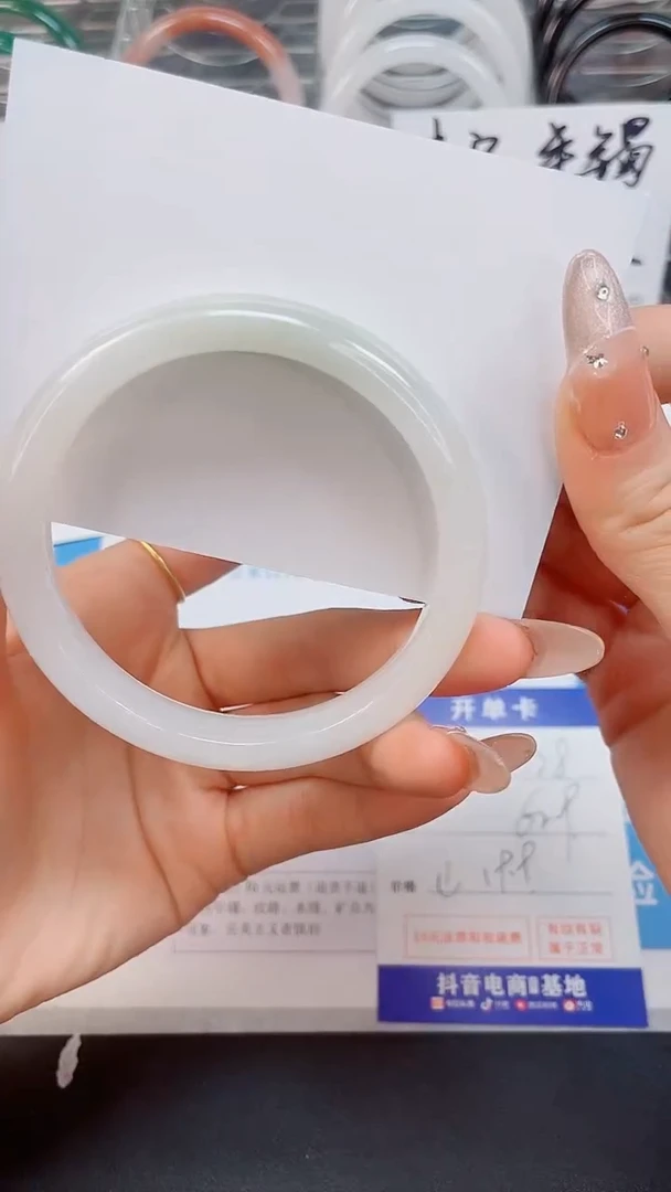 【闪购商品】石英质玉手镯未镶嵌128