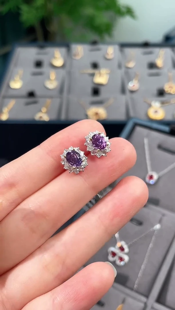 【闪购商品】彩色蓝宝石耳钉18K金镶嵌/2.08ct