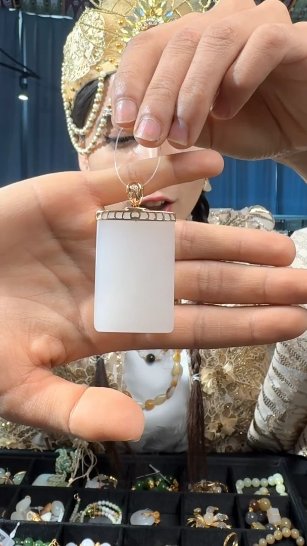 颈饰未镶嵌和田玉羊脂白平安无事牌