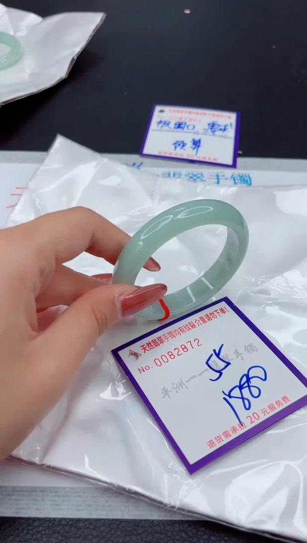 翡翠手镯未镶嵌1