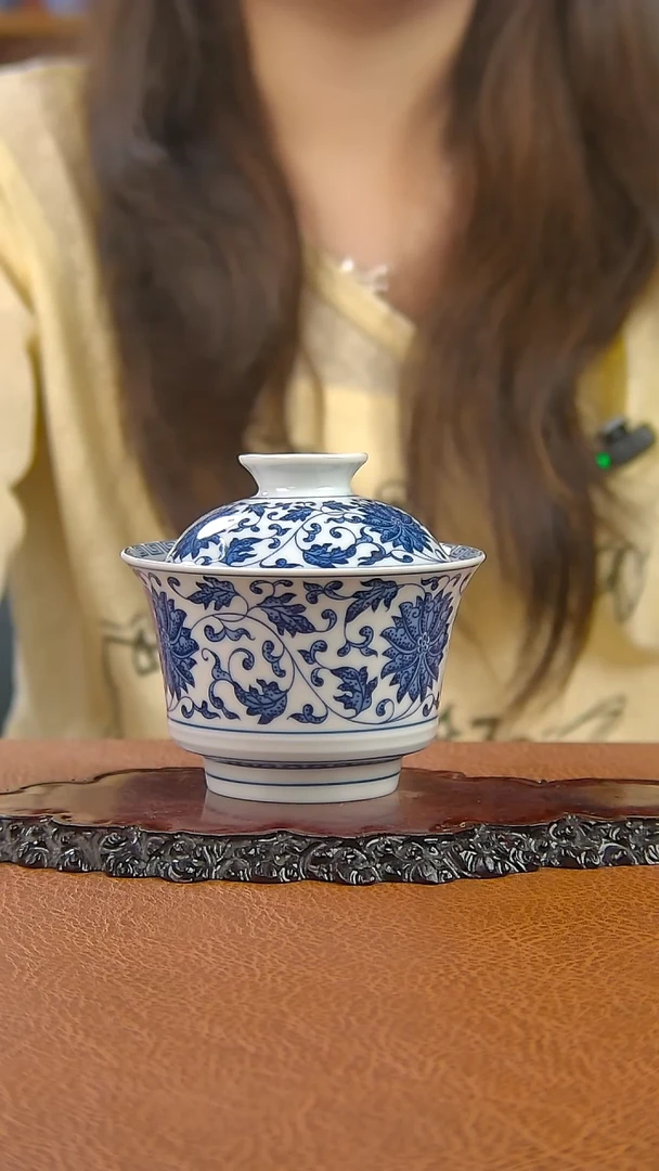 景德镇手工青花缠枝莲盖碗