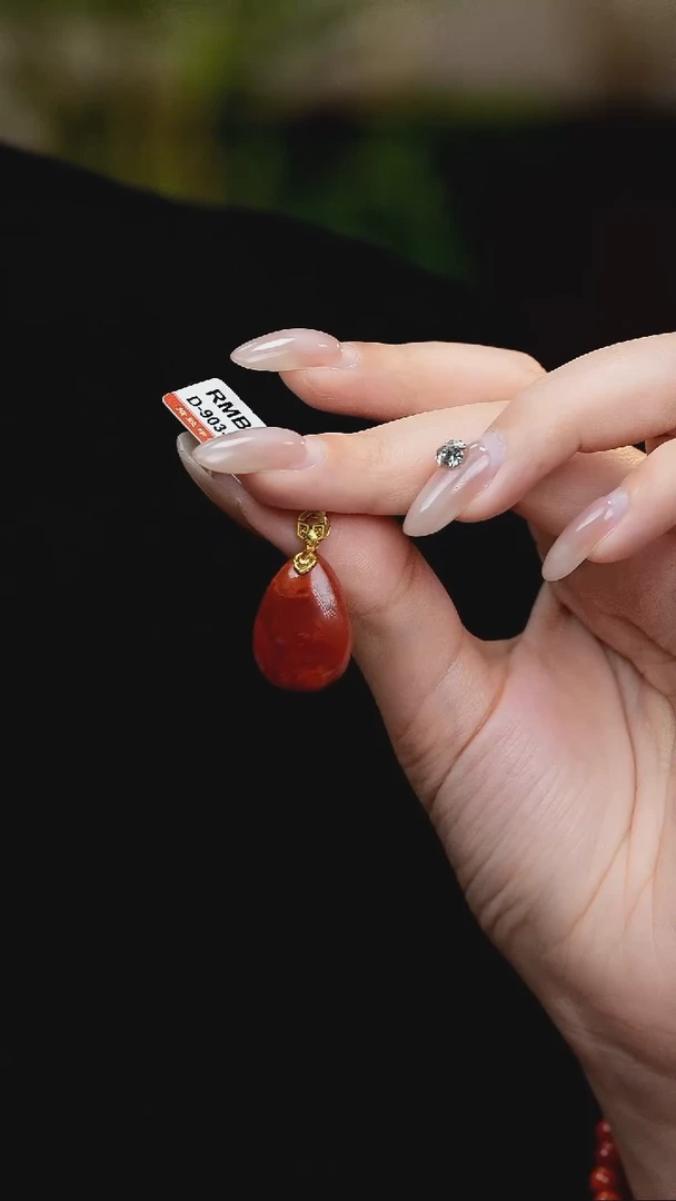 18K金镶嵌吊坠南红玛瑙D