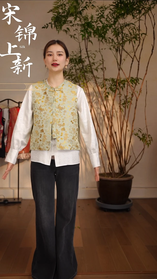 钱小萍金鱼水藻胸围106