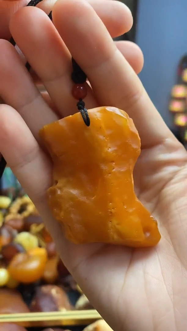 未镶嵌颈饰琥珀吊坠
