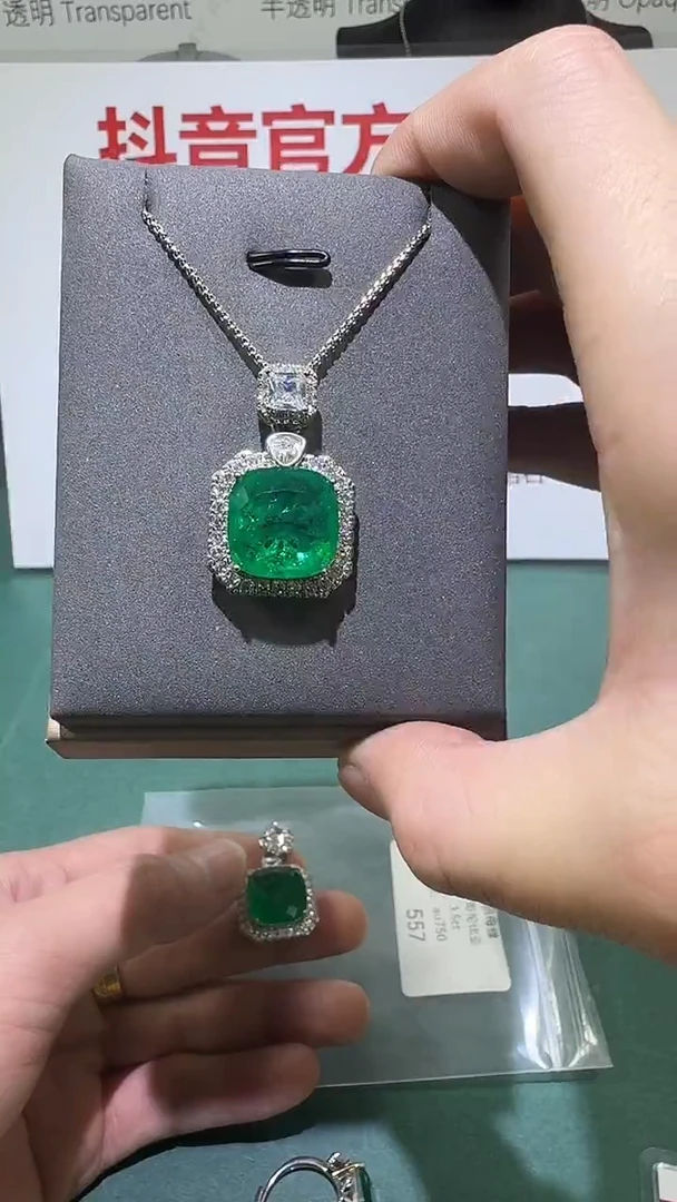 18K金镶嵌戒指祖母绿1