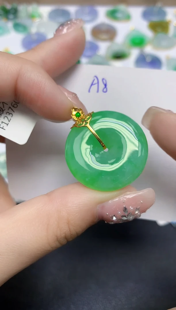 颈饰18K金镶嵌翡翠天然缅甸翡翠A货翡翠百元以上9元证书费自理