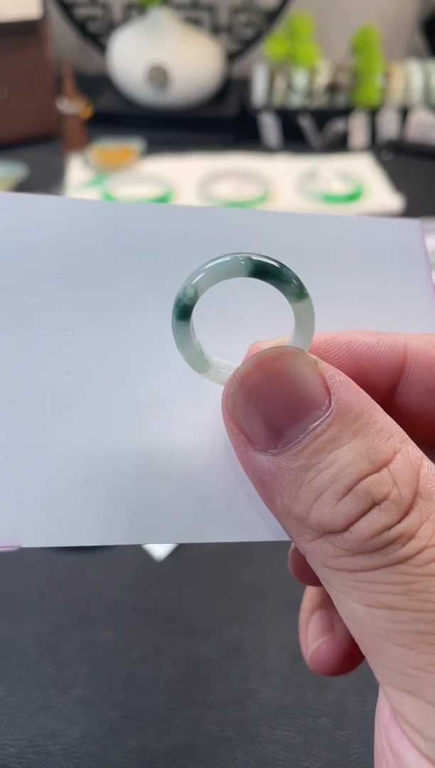 翡翠未镶嵌颈饰有纹裂1213