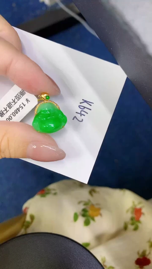 颈饰18K金镶嵌翡翠缅甸天然翡翠A货