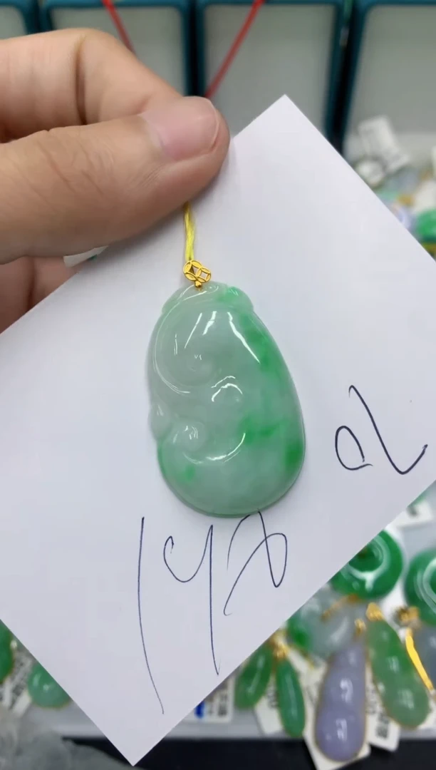 翡翠18K金镶嵌颈饰翡翠