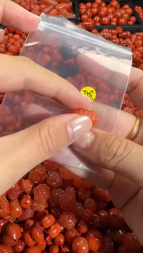 颈饰未镶嵌南红玛瑙1