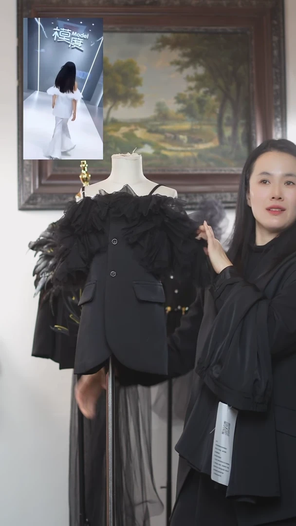 130码黑色纱纱吊带样衣艺桐轩儿童潮服