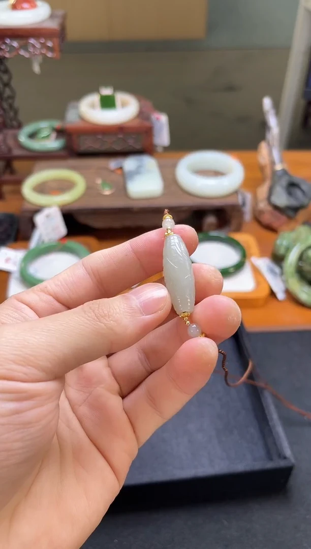 吊坠(不含链)未镶嵌和田玉且末青白 九眼 多样性发一