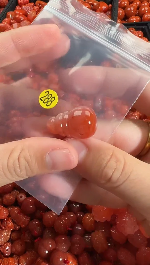 颈饰未镶嵌南红玛瑙1