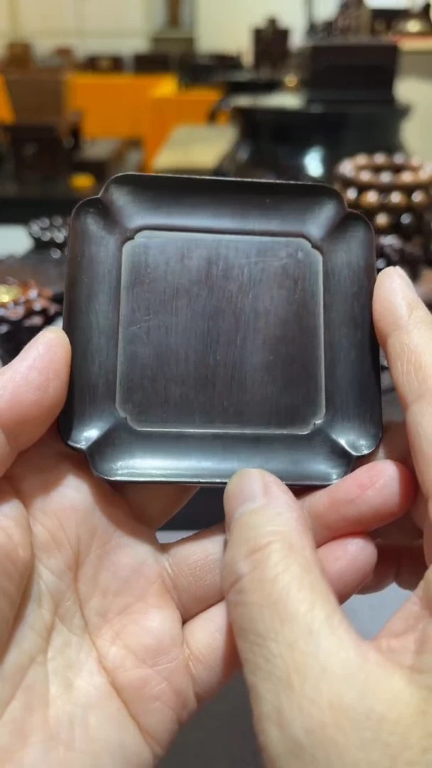红酸枝木类精品木雕精工细作